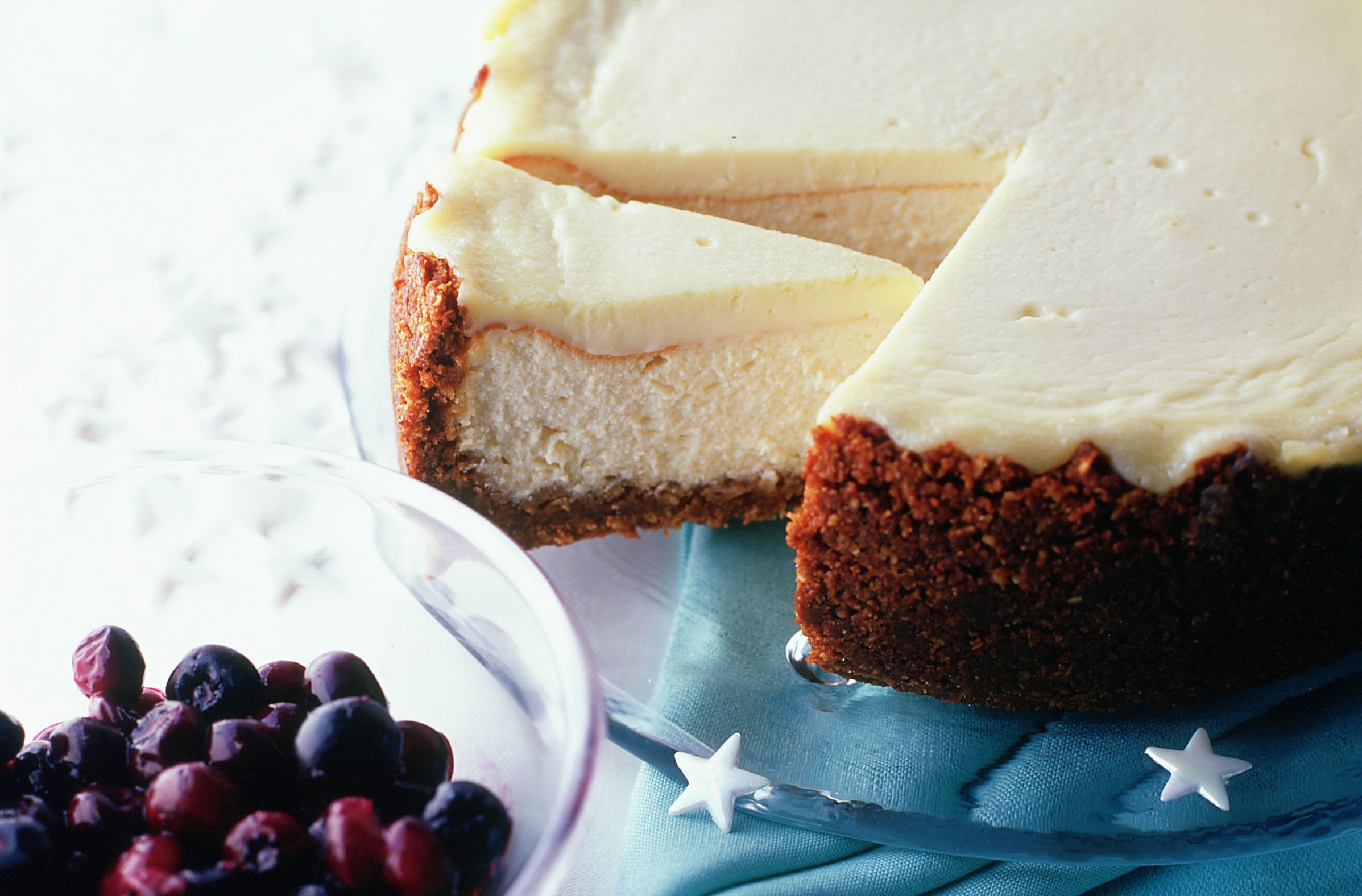 Baked New York vanilla cheesecake with blueberries recipe
