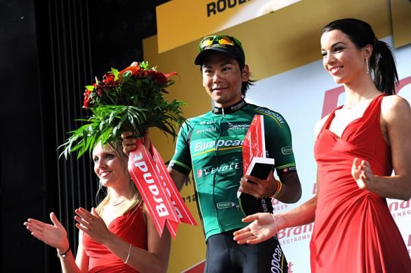 After being on the attack for nearly all of stage 4, Yukiya Arashiro (Europcar) was awarded the combativity prize in Rouen.