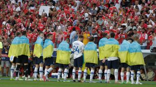 Dynamo Kyiv players with Ukraine flag during the UEFA Champions League play-off round match between SL Benfica and FK Dynamo Kyiv at Estadio da Luz, in Lisbon, Portugal on 23th August, 2022.