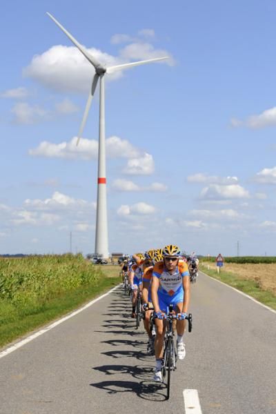 Garmin-Slipstream, the team of race leader Tyler Farrar, heads the peloton.