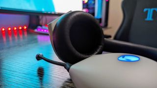 Image of the Alienware Tri-Mode Wireless Gaming Headset (AW920H).