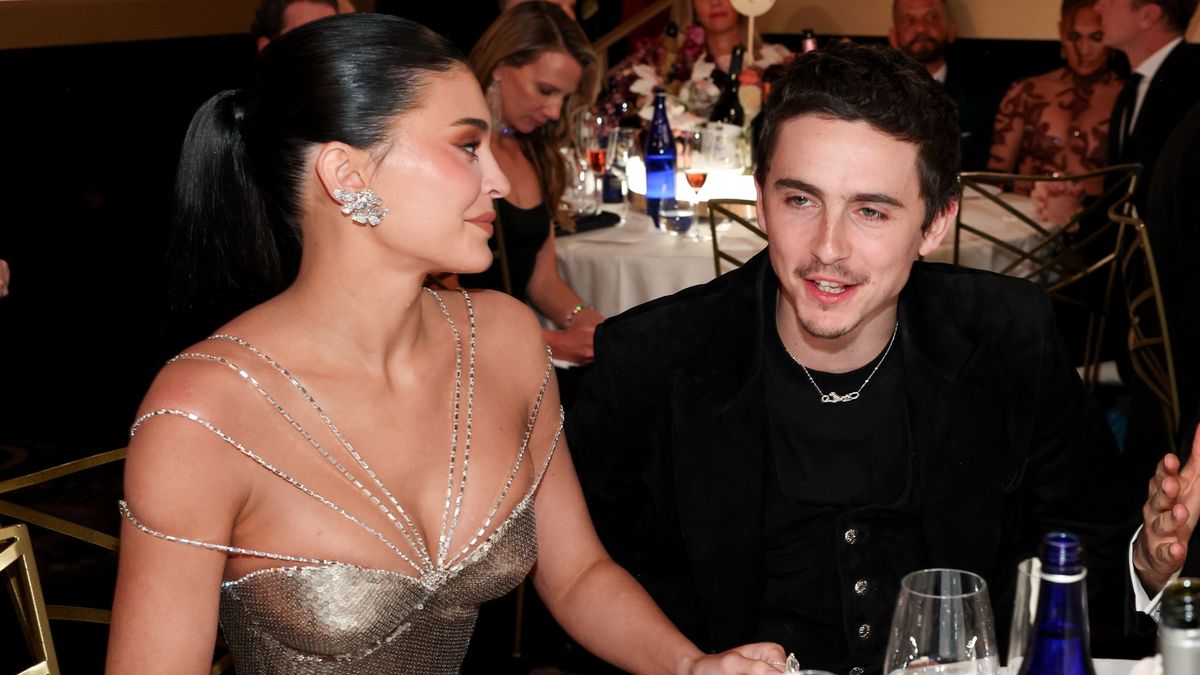 Kylie Jenner Just Snuck Into the Golden Globes in a Shimmering Hourglass Gown—See All the Pics