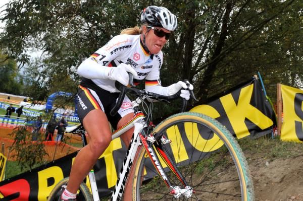 Hanka Kupfernagel powers up a climb in Aigle.