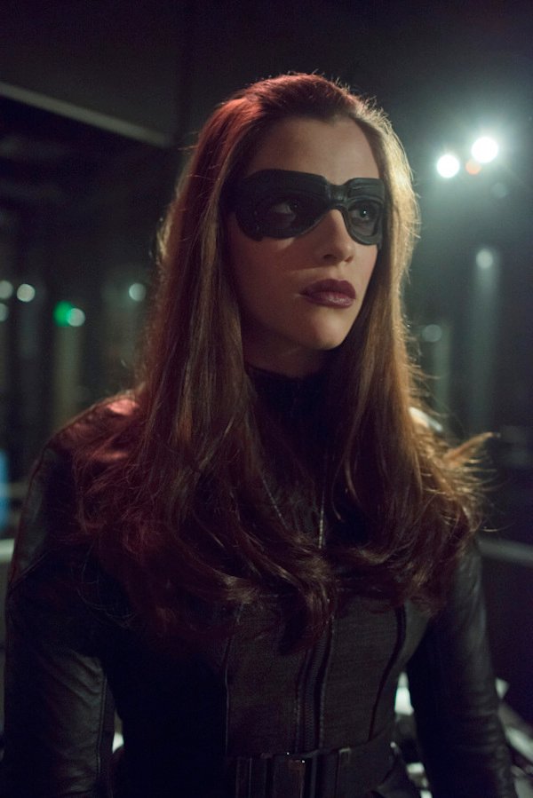 Arrow 'Birds Of Prey' Photos And Episode Description Tease An 'Epic ...