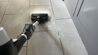 vacuuming flour with the bosch unlimited 7