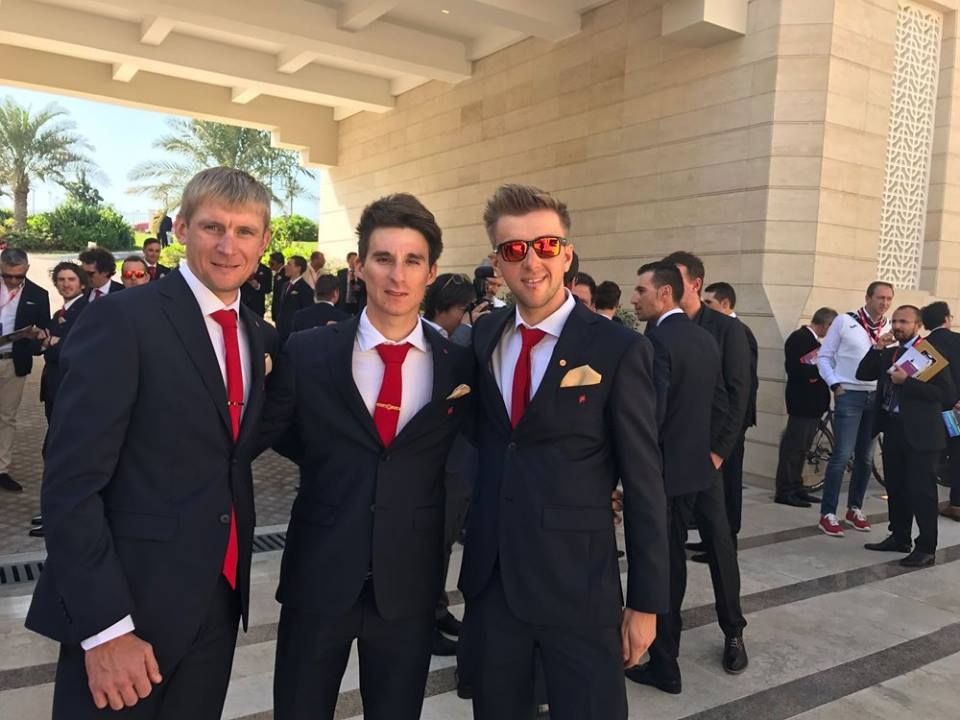 Kanstantin Siutsou, Niccolo Bonifazio, and Ondrej Cink greet the cameras
