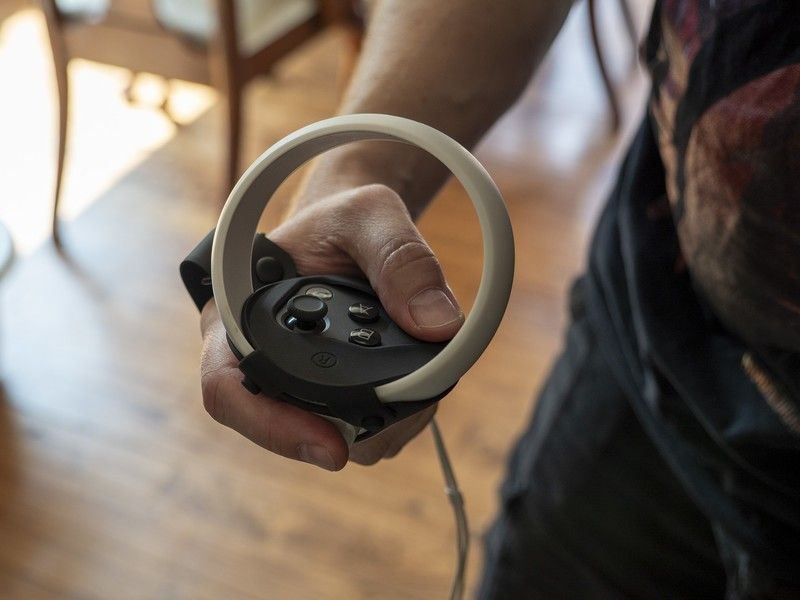 Kiwi Quest 2 Knuckle Grips With Battery Opening Hold Front