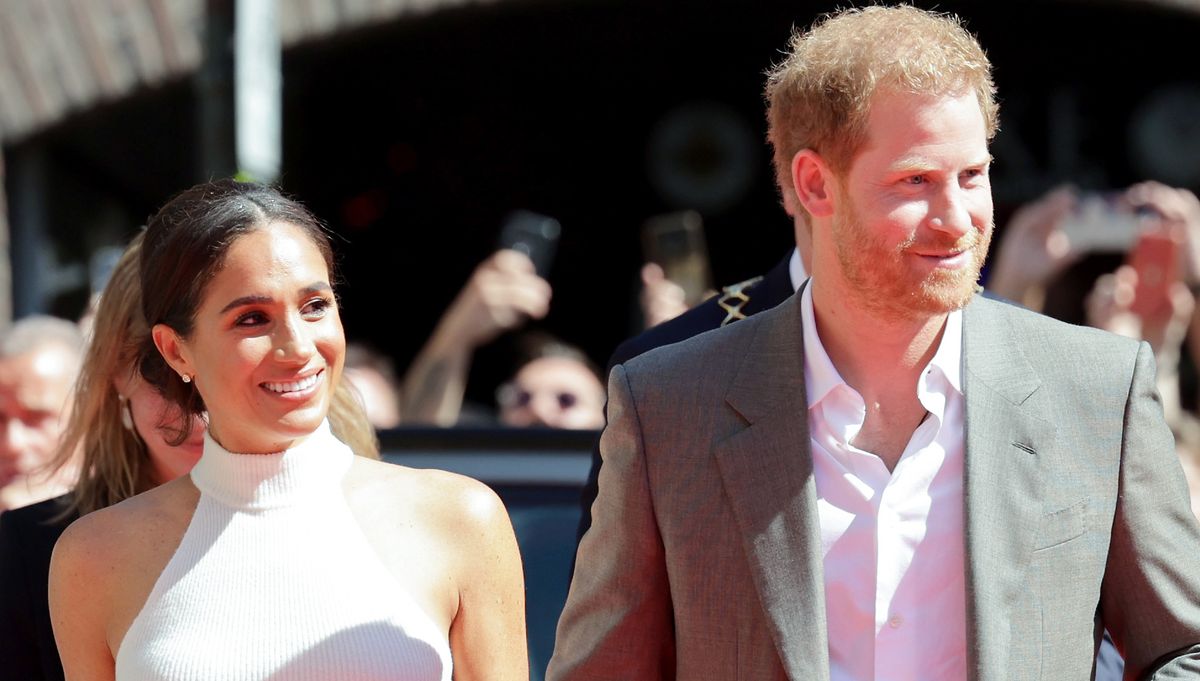 Meghan Markle Outfit Repeats in a White Tank Top and Pleated Pants - Vimarsana News