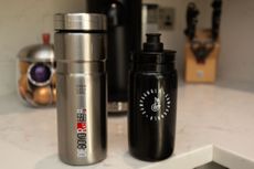 Elite Deboyo Race stood next to same capacity Elite Fly plastic bottle