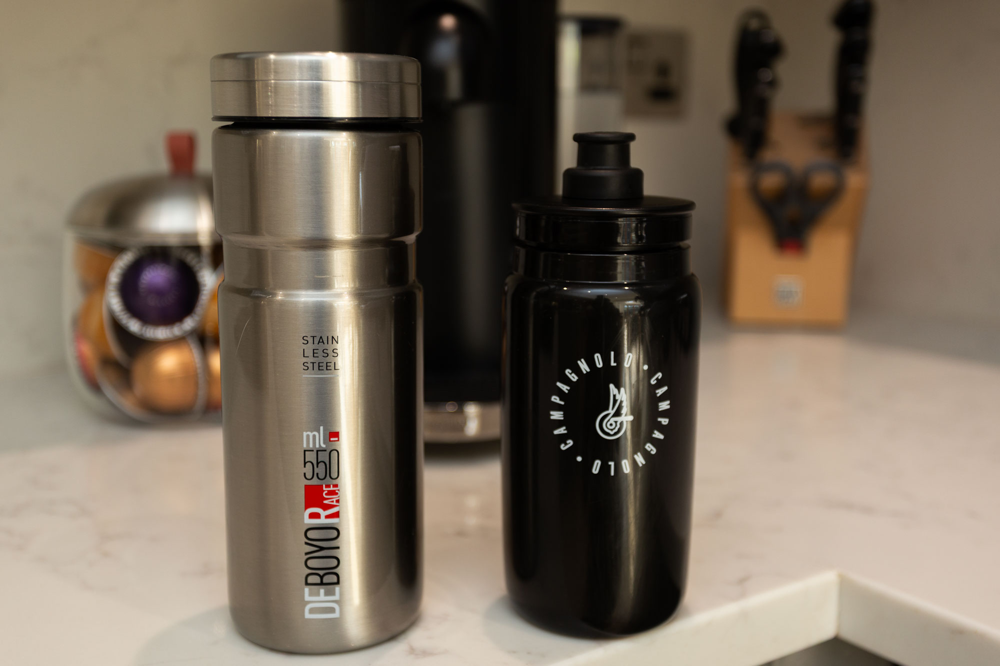 Elite Deboyo Race stood next to same capacity Elite Fly plastic bottle