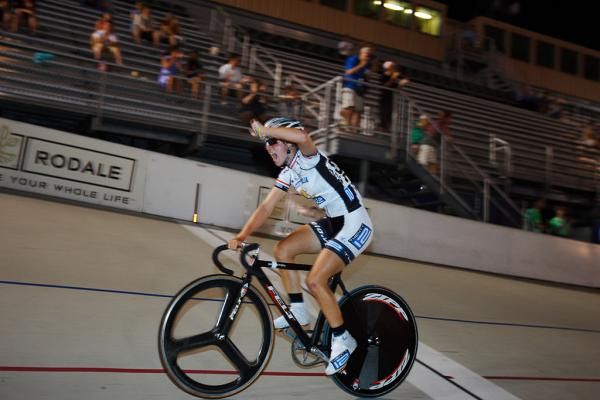 Ruth Winder securing her First National Championship in the Womens 17-18 7K Scratch Final