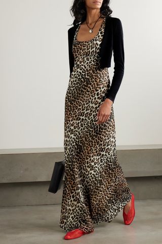 Vestido largo de gasa reciclada con estampado de leopardo de Ganni