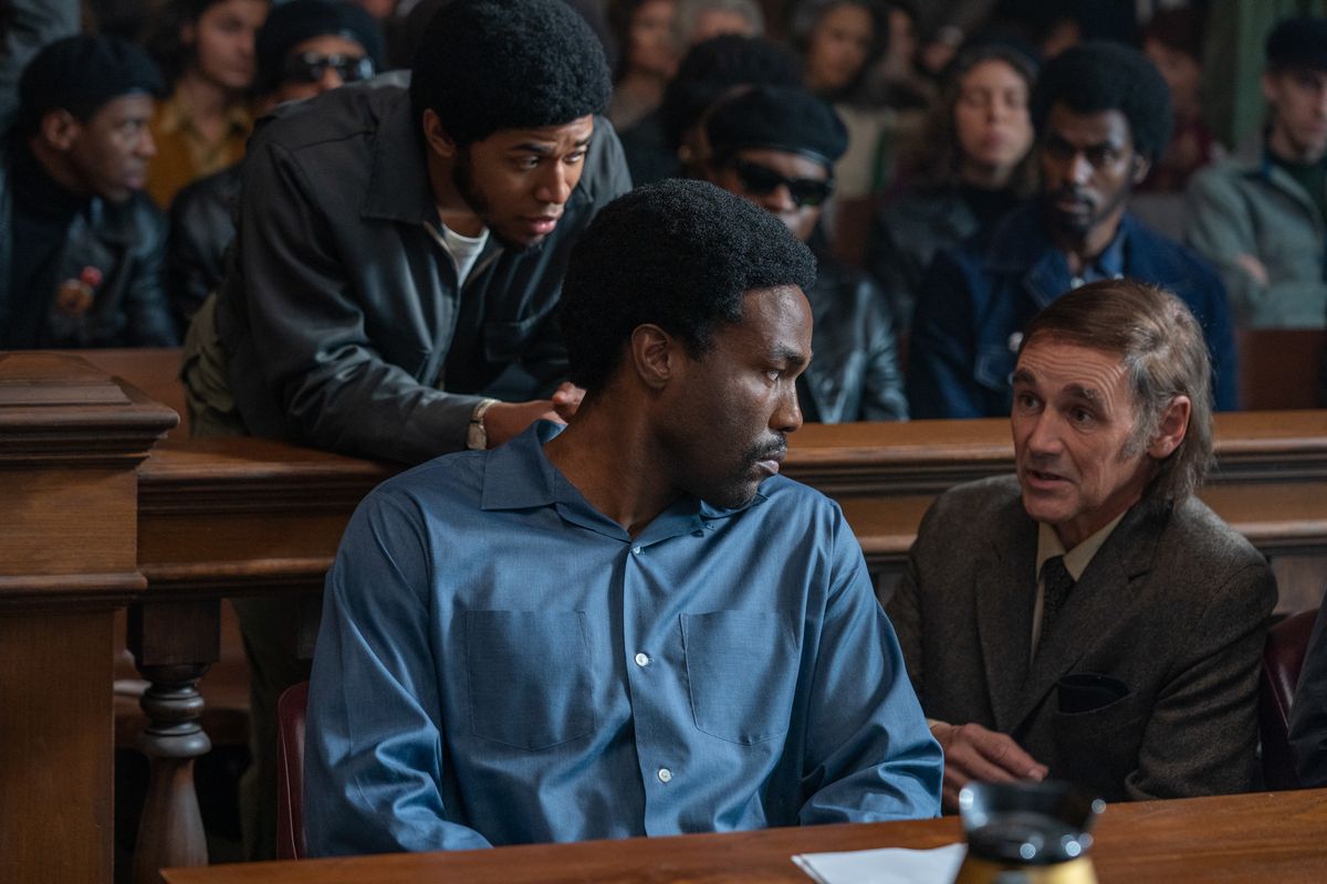 Yahya Abdul-Mateen II as Bobby Seale and Mark Rylance as William Kuntsler in The Trial of the Chicago 7.