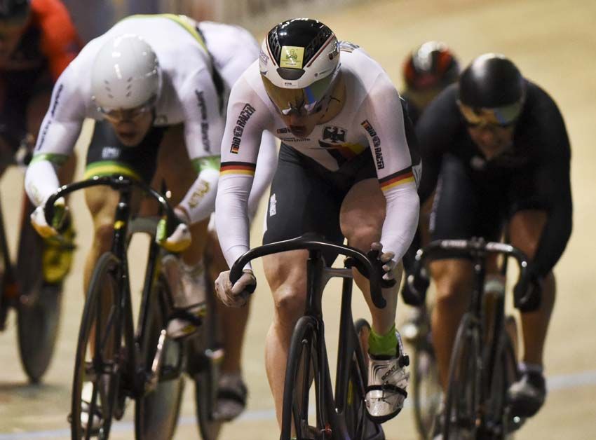 Joachim Eliers beats Matthew Glaetzer in the Kerin
