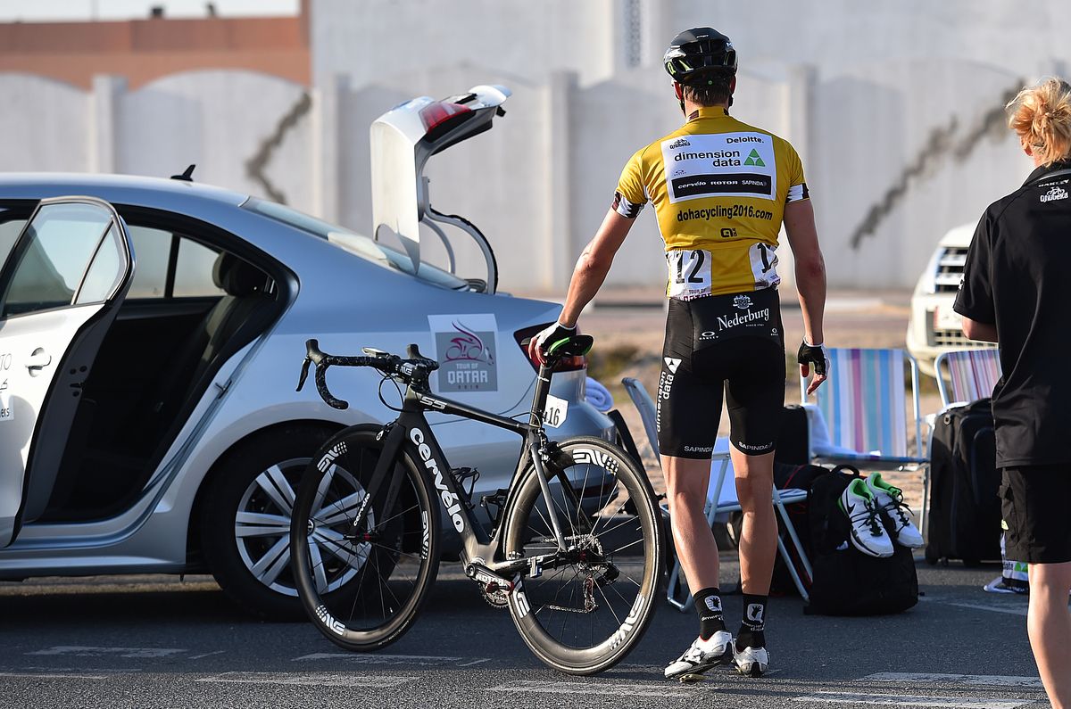 Edvald Boasson Hagen arrives at the team car