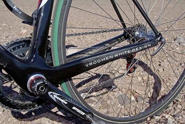 The R3's massive chain stays