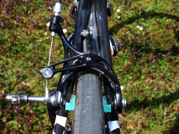 Clearance is similarly generous out back via lengthened chain and seat stays.