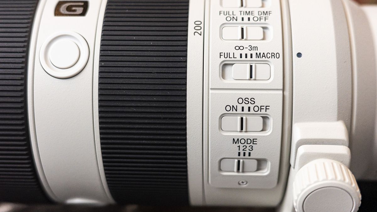 Close up of Sony FE 70-200mm F4 Macro G OSS II lens controls