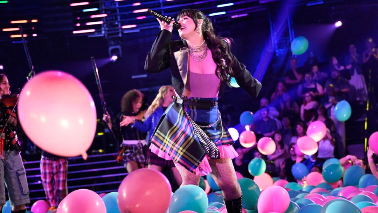 Jadyn Cree performas on The Voice Season 27 finale