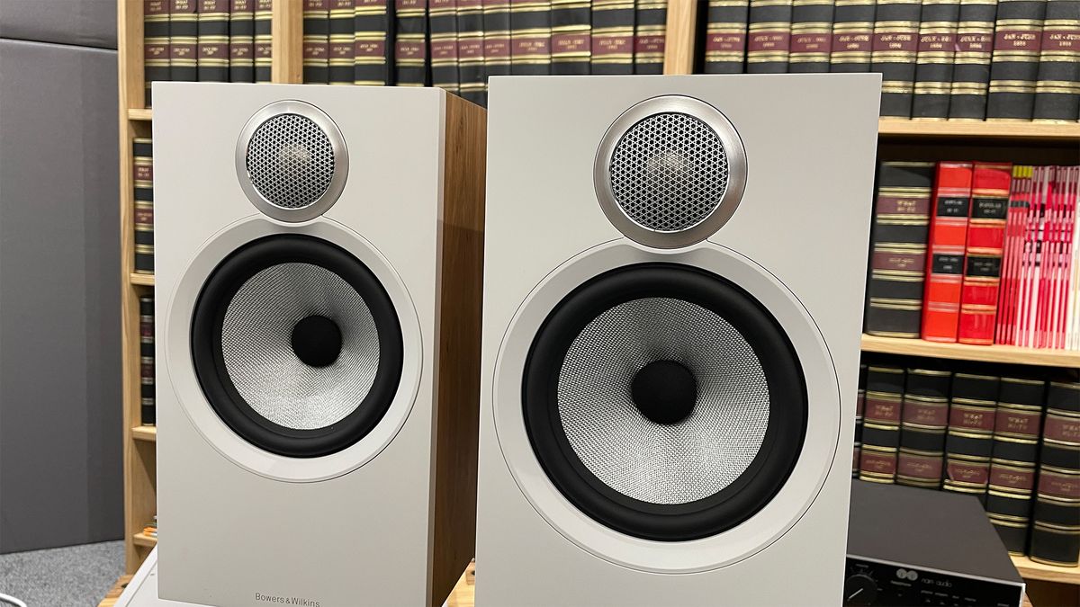 Standmount speakers: Bowers &amp; Wilkins 606 S3