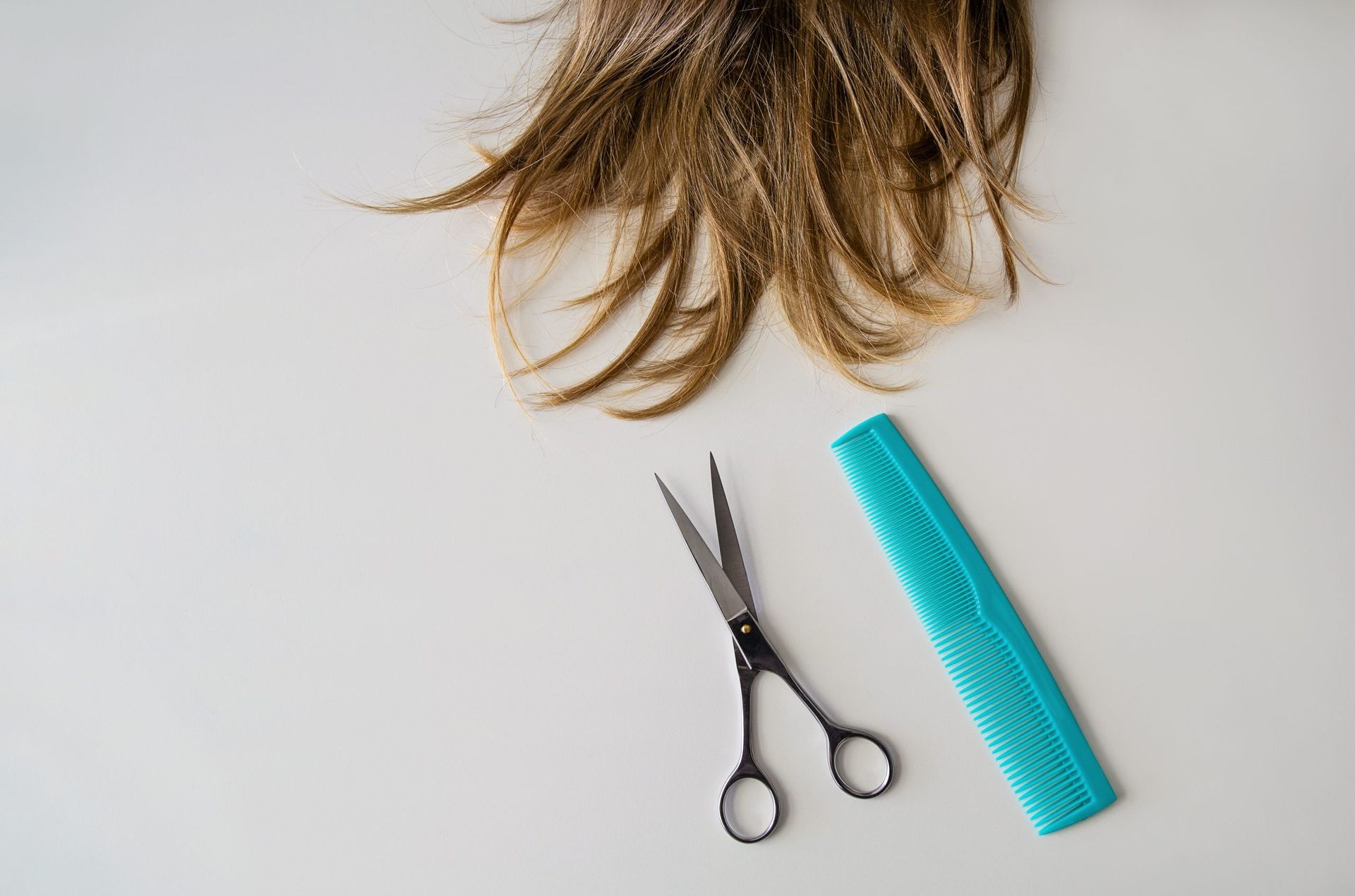 Как часто нужно подстригать. Аккуратно подстричься. Стричь волосы резать для детей. Как правильно стричь волосы ножницами в домашних условиях женщине. Текстурирование волос.