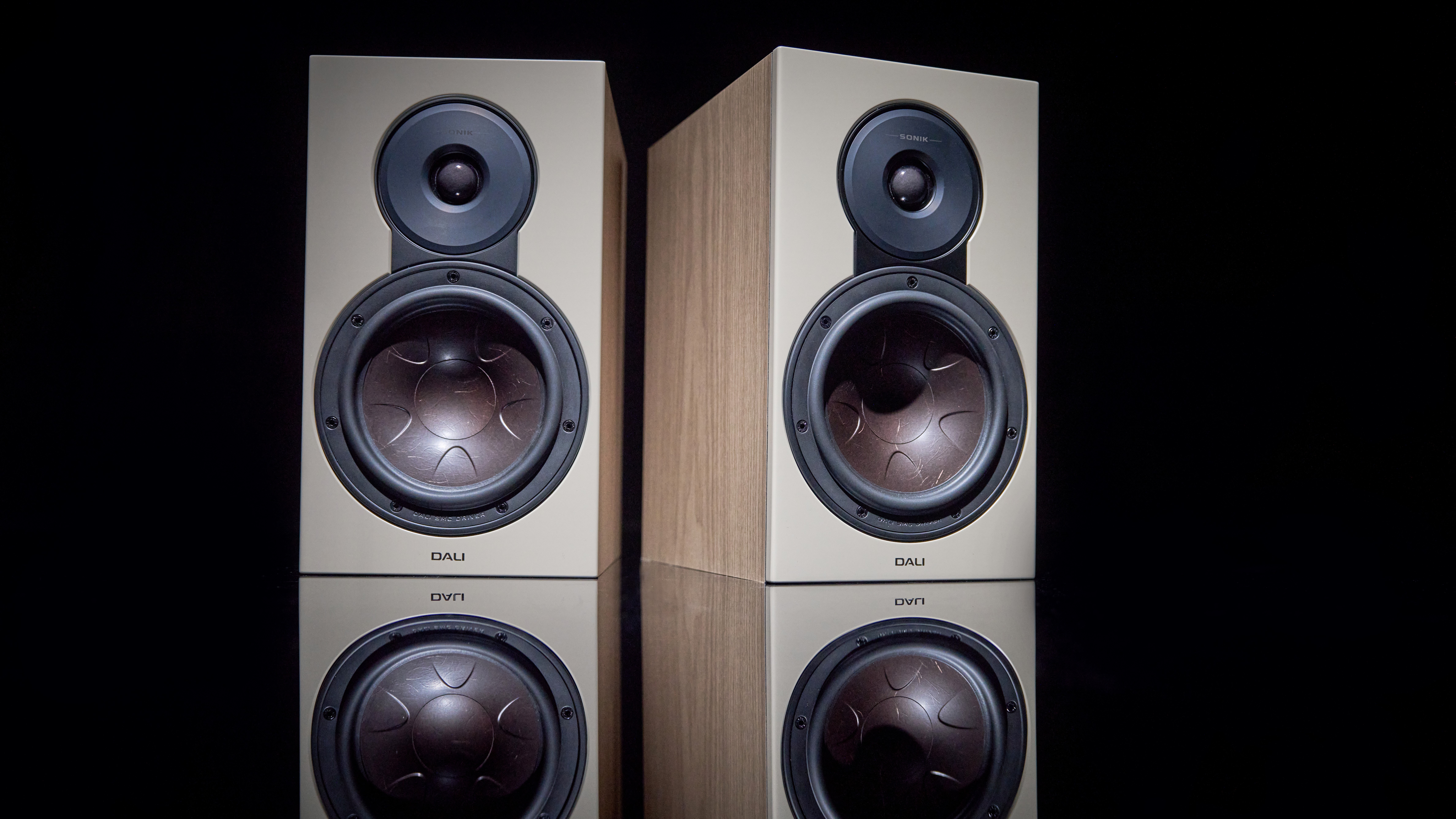 DALI Sonik speakers