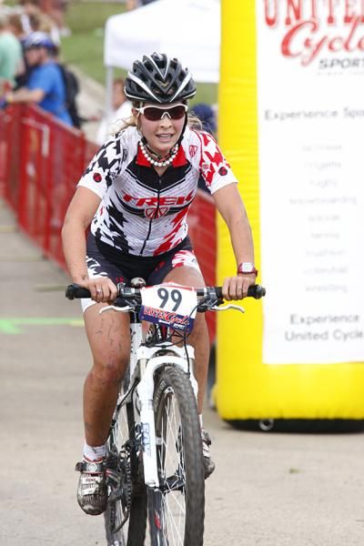 Emily Batty rolls in for 2nd place