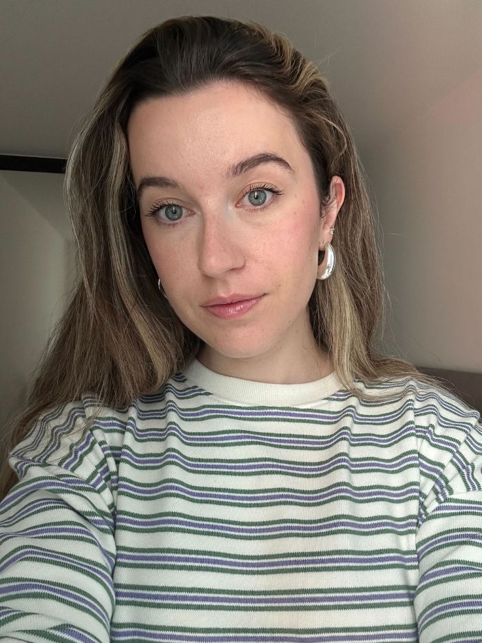 Junior beauty editor Grace Lindsay testing the Benefit liquid blusher