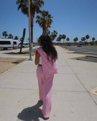 Sierra Mayhew wearing a summer travel outfit, including pink sweats.