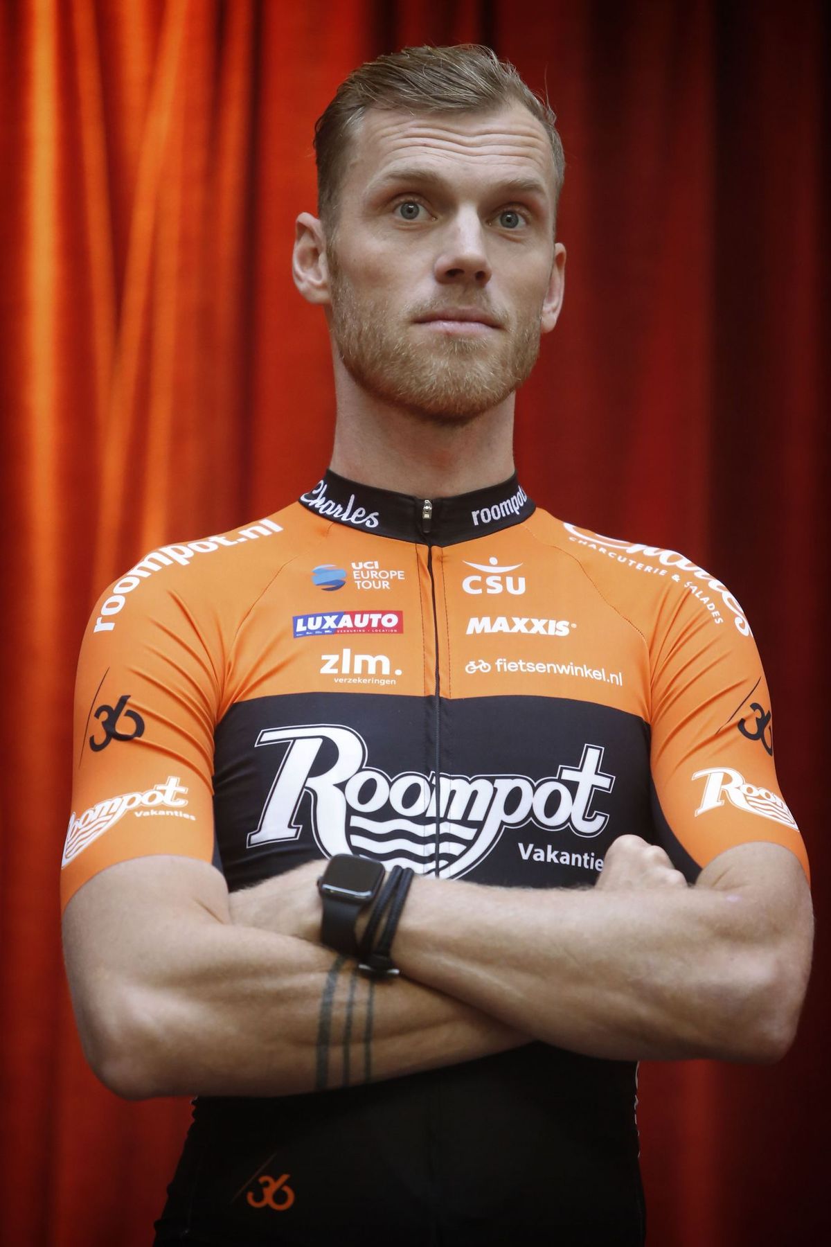 Roompot's orange is lighter