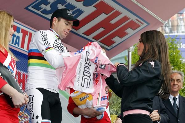 I've been waiting for you: Cadel Evans (BMC Racing Team) pulls on the maglia rosa for the second time in his career.