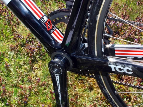 The bottom bracket shell is filled with Campagnolo's BB30-compatible adapter cups to fit the standard spindle.