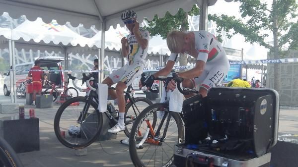 Peter Velits and Kanstantin Sivstov (HTC-Highroad) warm up.