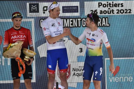 Tour Poitou - Charentes en Nouvelle Aquitaine 2022 - 36th edition - 4th stage Mansle - Poitiers 185,1 km - 26/08/2022 - Kevin Vauquelin (FRA - Team Arkea Samsic) - Stefan Kung (SUI - Groupama - FDJ) - Pierre Latour (FRA - Totalenergies) - photo Tommaso Pelagalli/SprintCyclingAgency©2022