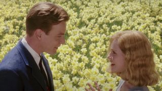 Ewan McGregor as Edward with Alison Lohman as Sandra in front of a field of daffodils in Big Fish