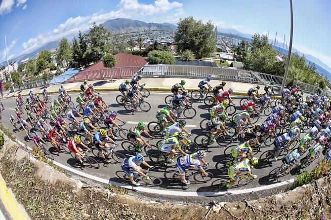The peloton in the early kilometers of Stage 3 at the Tour of Turkey