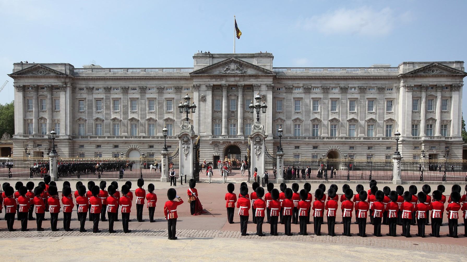 Who lives at Buckingham Palace? Royals who have called it home | Woman ...