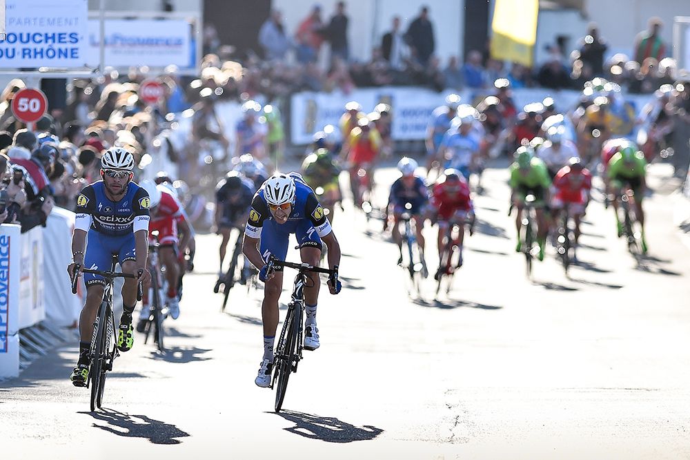 A crash disrupted the sprint behind Etixx-Quickstep