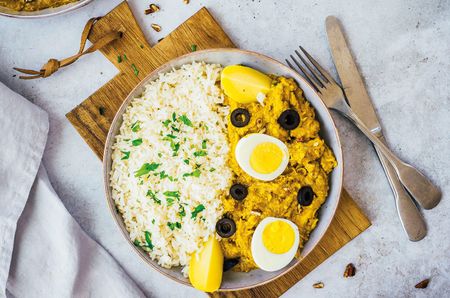 Traditional Peruvian food includes Aji de Gallina and there are many options when it comes to choosing a great drink pairing.