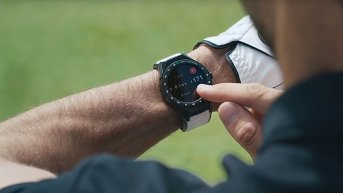 golf yardage wrist watch