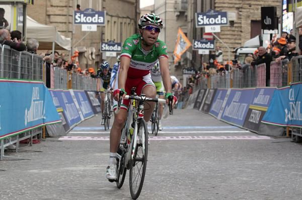Italian champion Giovanni Visconti (Farnese Vini - Neri Sottoli) finishes runner-up on the day.