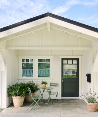 Beach house in Los Angles with a country British style