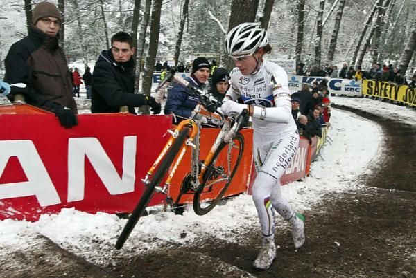 Cyclo-cross world champion Marianne Vos made her return to the field in Kalmthout