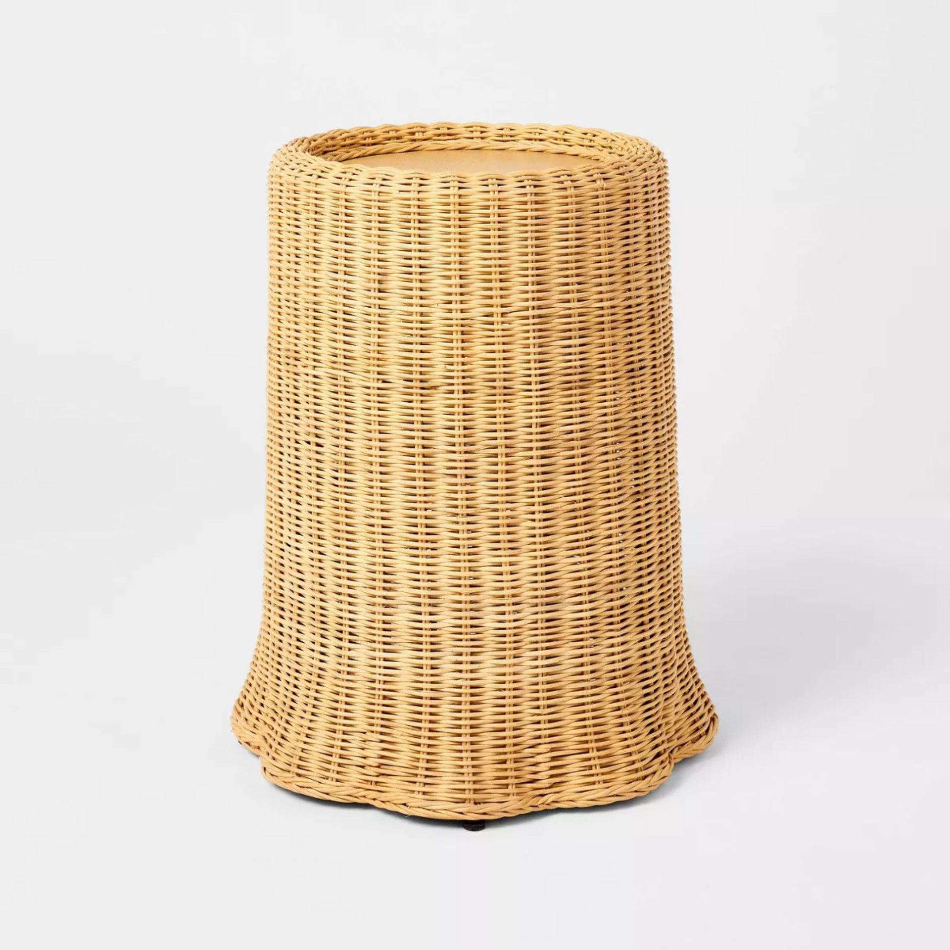 Rattan side table with scalloped base