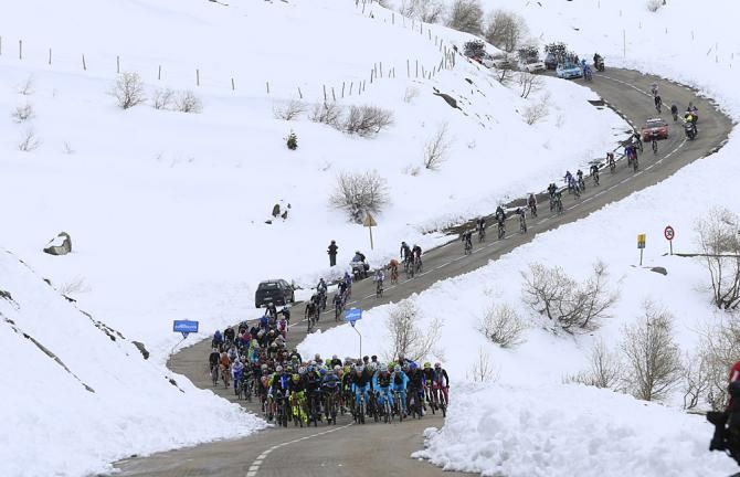 The peloton on the Col du Galibier