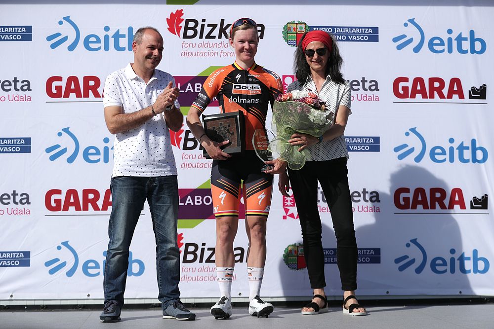 Jolien D'hoore (Boels Dolmans) wins stage 1 and takes the leader's jersey at Emakumeen Bira