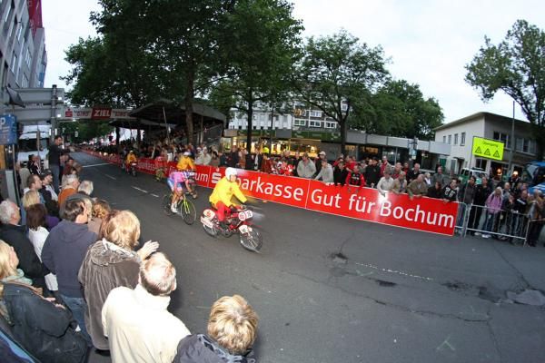 Petacchi goes on the attack
