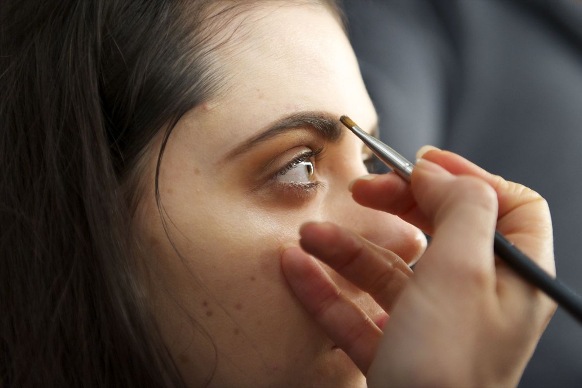 En tant que rédactrice beauté, je suis complètement nulle en ce qui concerne mes sourcils 