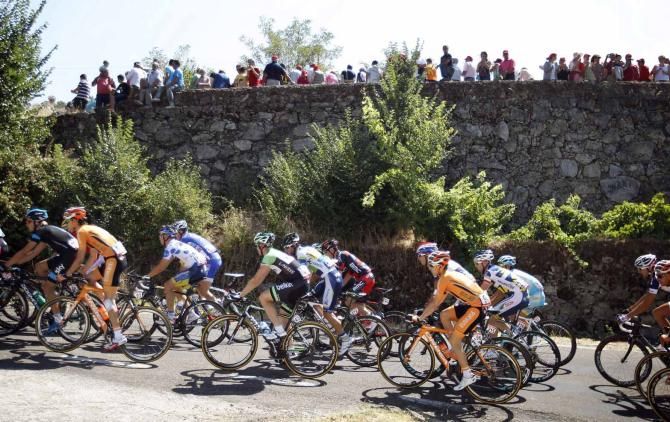 The Vuelta a Espana peloton en route to Caceres.