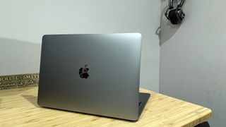 Apple MacBook Pro (13-inch, M1, 2020)